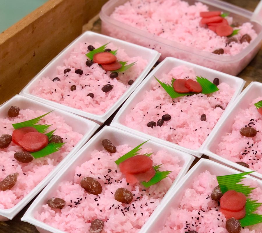 北海道の赤飯はピンクで甘い ふじ井の おかしなちあき