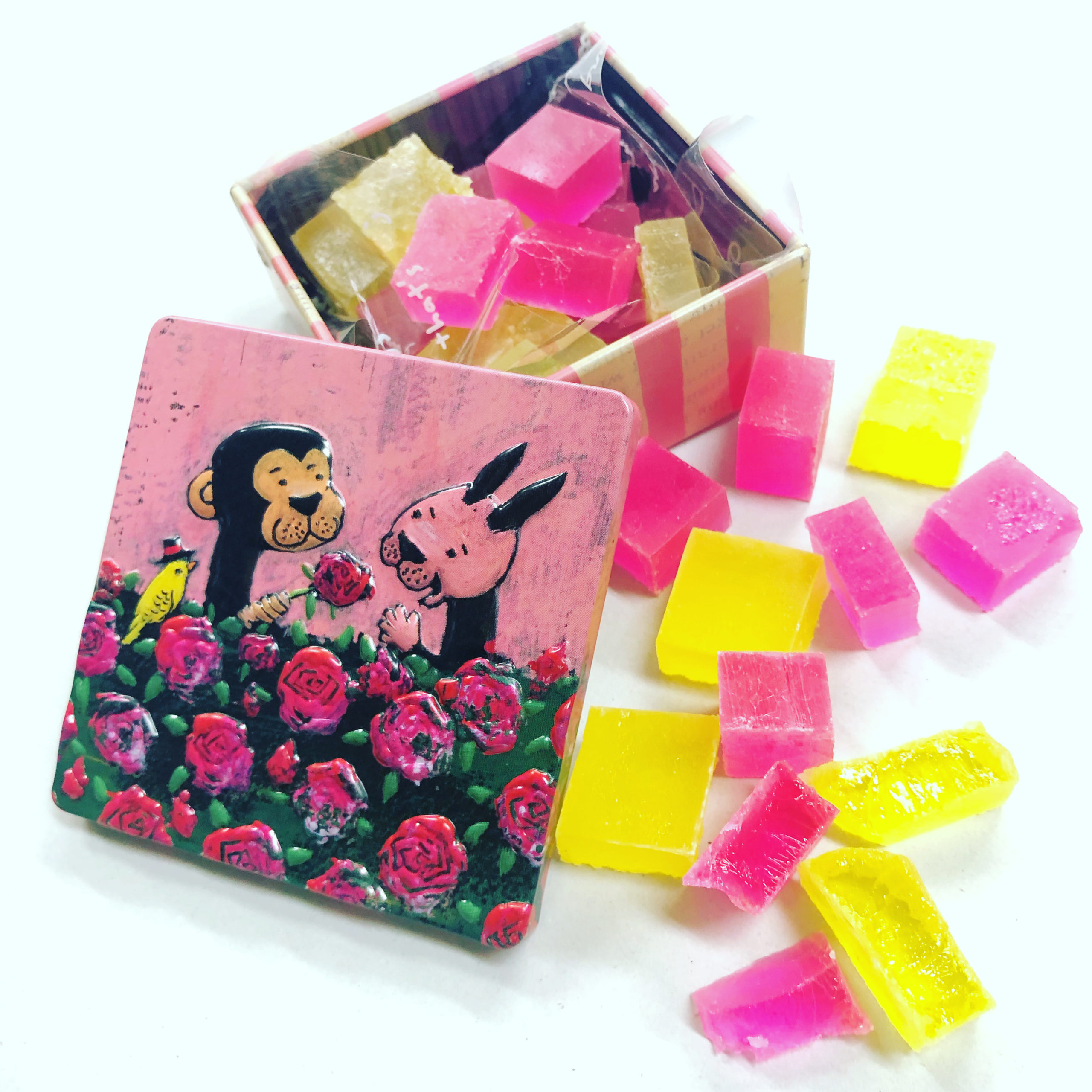 和菓子の「艶干し」をお菓子のミカタ缶に入れてみた。 | お菓子